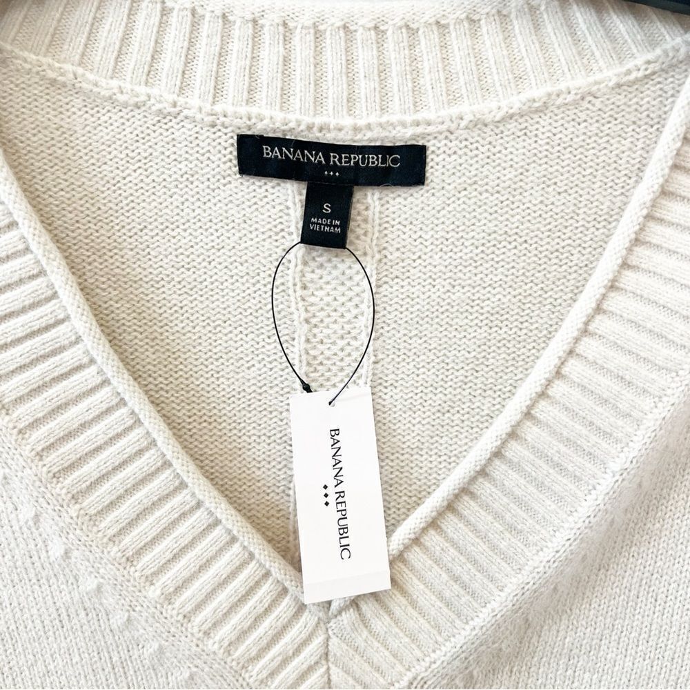 Banana Republic essential Vneck Sweater w Long sleeves &ribbed neck, arms& cuff - Picture 7 of 12